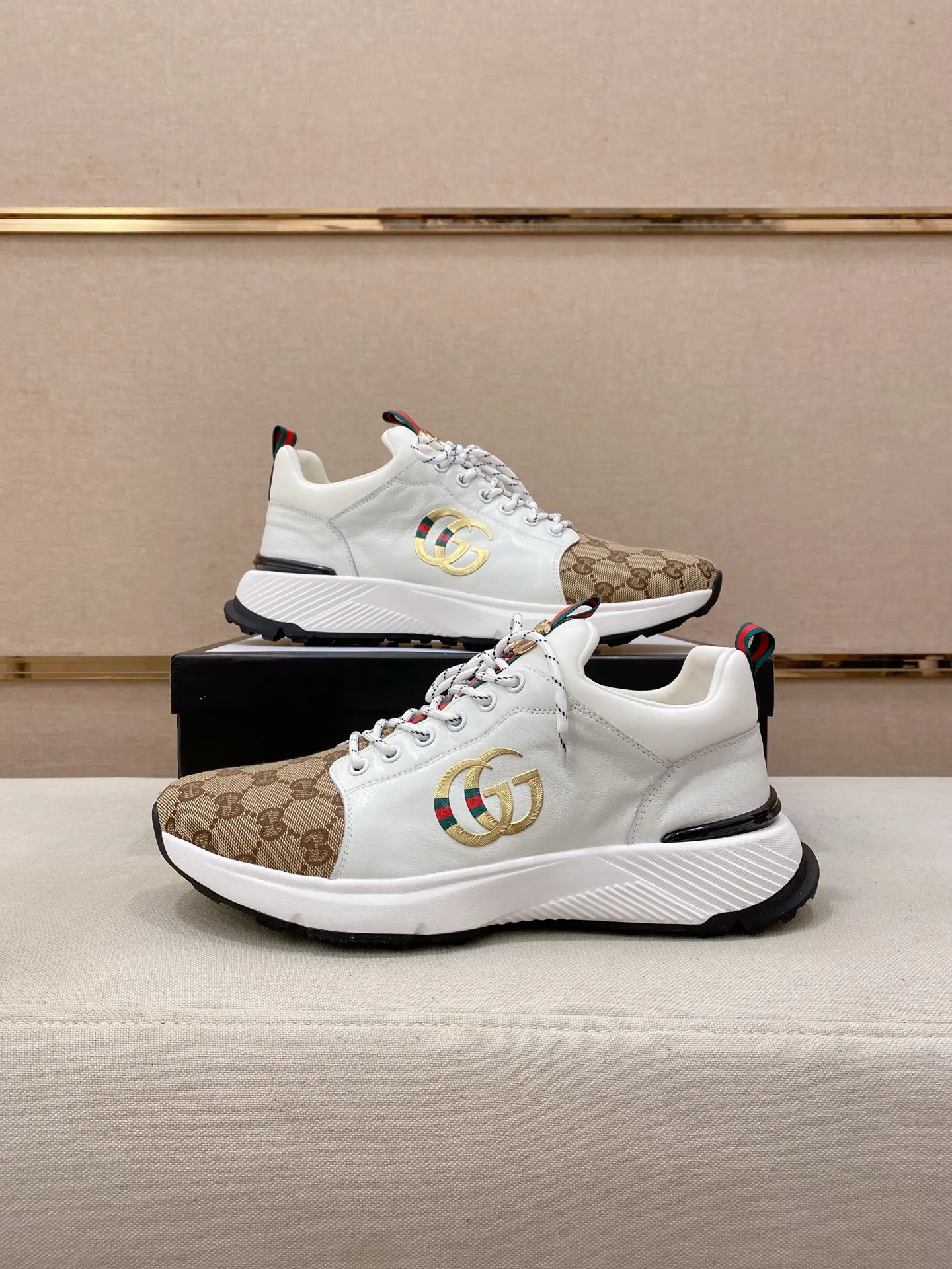Men's clothing and shoes💰:462💰 (GUCCI) The latest model from the official website🎁🎁Casual and fashionable men's shoes👟, hot style💥The version is simple and elegant, exclusive for trendy men. The unique latest brand elements from the official website👑Original Gucci decoration, fashionable and generous, the fabric is original cowhide ✅Mesh breathable lining, the official website specifies wear-resistant casual outsole, the classic model is taken in kind at the counter🎬38-44 (can be customized for 45 non-refundable)